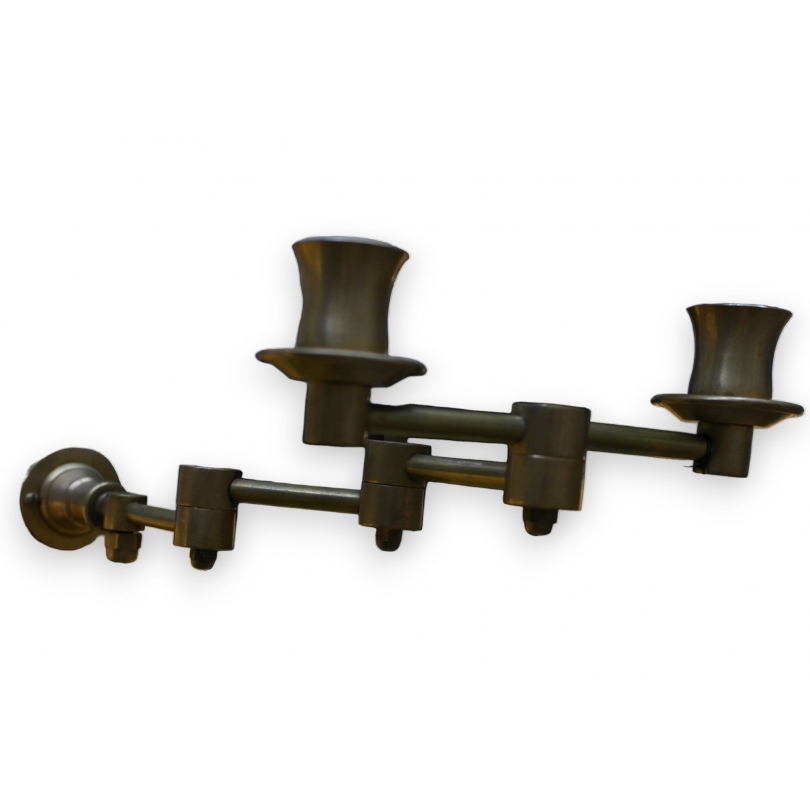 Brass wall light with articulated arm at Moinat SA – Antiques and home décor