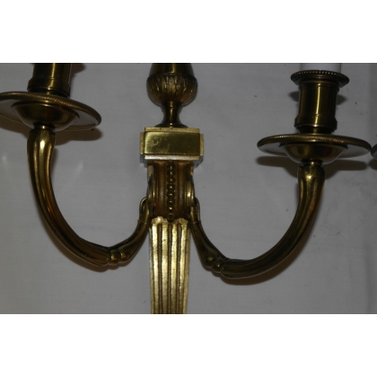  Paire d'appliques style Louis XVI à 2 sur  Moinat SA  - Antiquités décoration