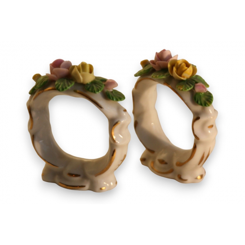 Pair of floral napkin rings by Moinat SA – Antiques and home décor