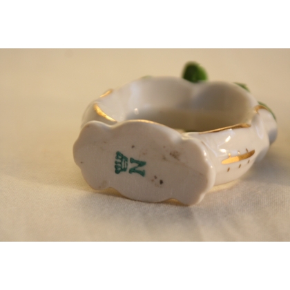 Pair of floral napkin rings by Moinat SA – Antiques and home décor