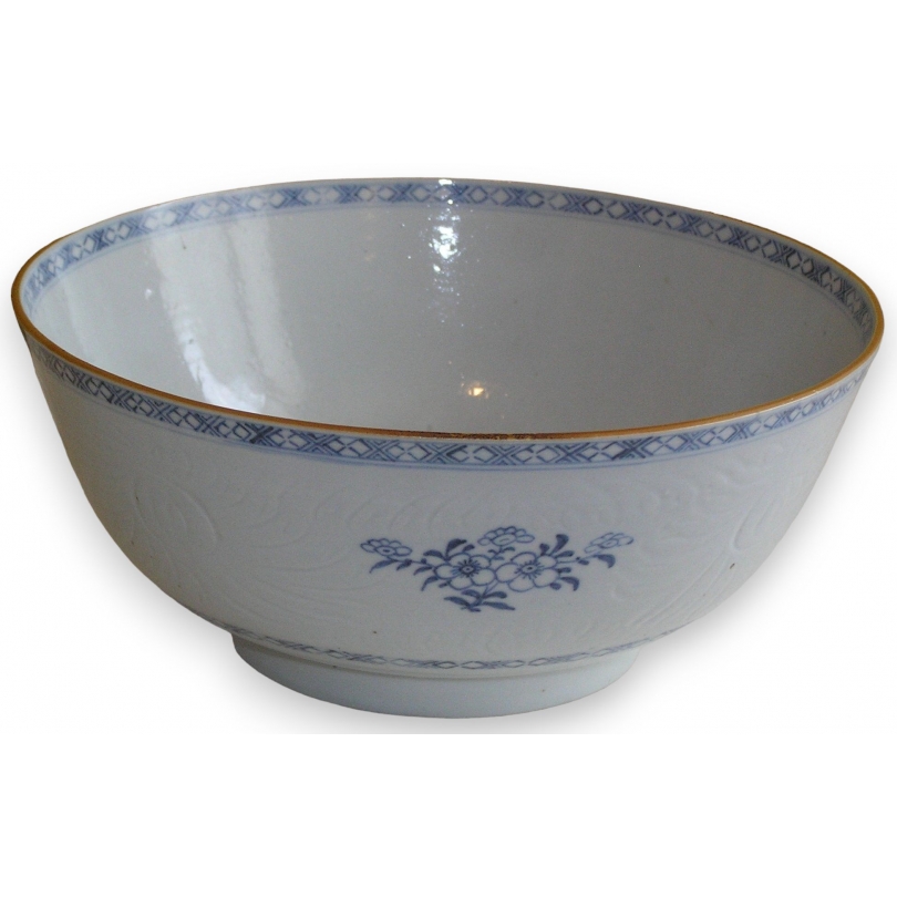 Blue and white Chinese porcelain bowl at Moinat SA – Antiques and home décor