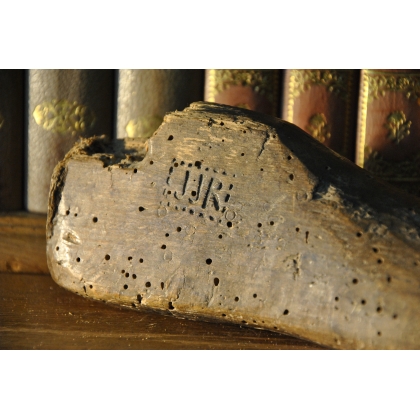 Wooden shoe last, marked ‘JJR’ on ‘Moinat SA’ – Antiques and home décor