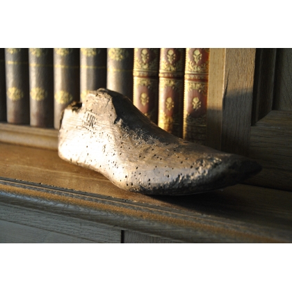Wooden shoe last, marked ‘JJR’ on ‘Moinat SA’ – Antiques and home décor
