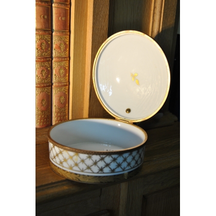 Porcelain sweet jar with handle, from  Moinat SA  - Antiques and home décor