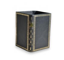 Corbeille à papier livres ouverts
