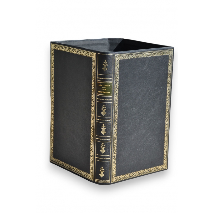 Corbeille à papier livres ouverts