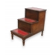 Step-commode 3 marches en cuir rouge.