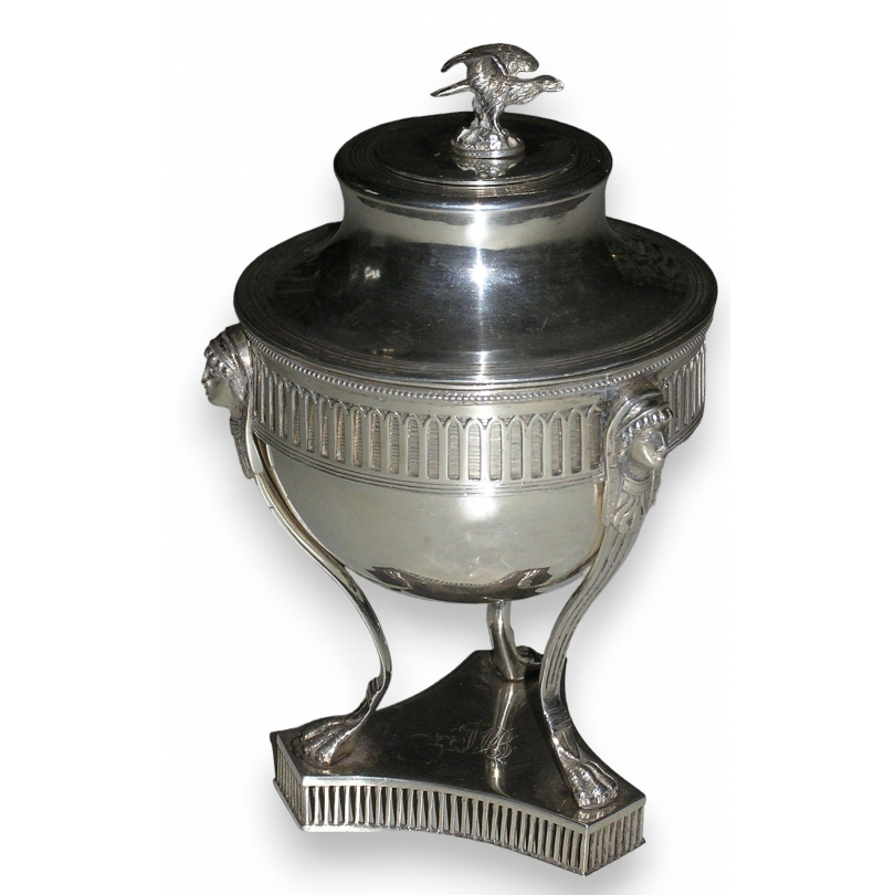 Sucrier en argent avec trois pieds