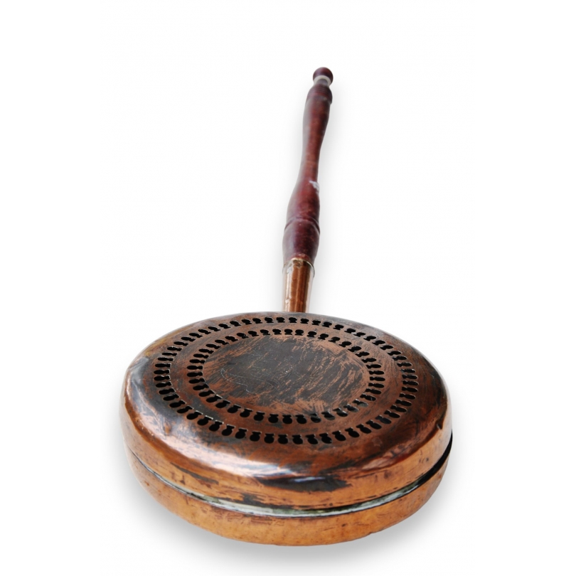 Copper heater with decorative design by Moinat SA – Antiques and home décor