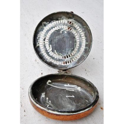 Copper heater with decorative design by Moinat SA – Antiques and home décor