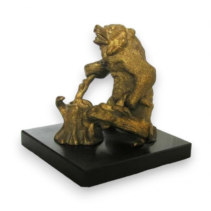 Sculpture "Bear" on black marb