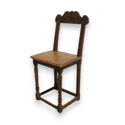 Chaise Renaissance pieds tournés.