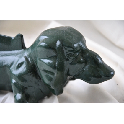 Green cast-iron ‘dachshund’ doormat at Moinat SA – Antiques and home décor