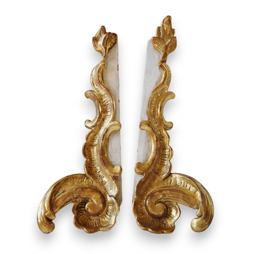 Pair of carved and gilded wooden pediments from  Moinat SA  - Antiques and decorative items
