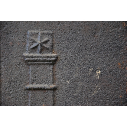  Plaque de cheminée "Colonnes" sur  Moinat SA  - Antiquités décoration