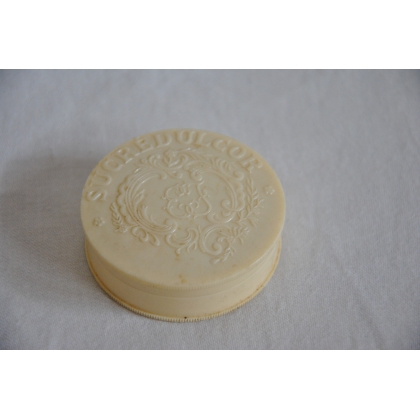 Small box marked ‘Sucrédulcor, PARIS’ by Moinat SA – Antiques and home décor