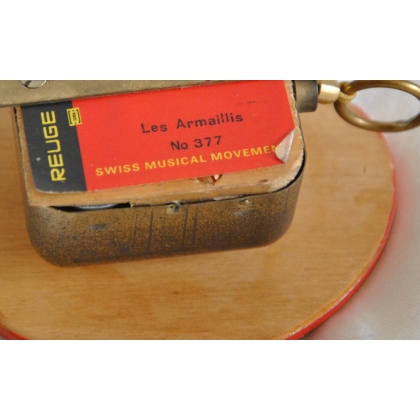 Small music box on an oil painting by Moinat SA – Antiques and home décor