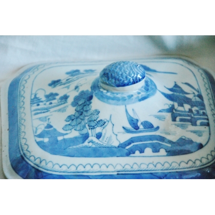 Vegetable dish with porcelain lid by Moinat SA – Antiques and home décor