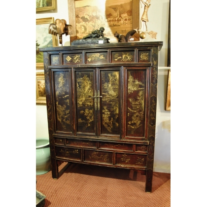  Armoire Chinoise en bois laqué et décor sur  Moinat SA  - Antiquités décoration