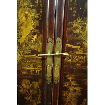  Armoire Chinoise en bois laqué et décor sur  Moinat SA  - Antiquités décoration