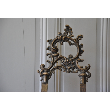 Giant brass scroll-work easel at  Moinat SA  - Antiques and home décor