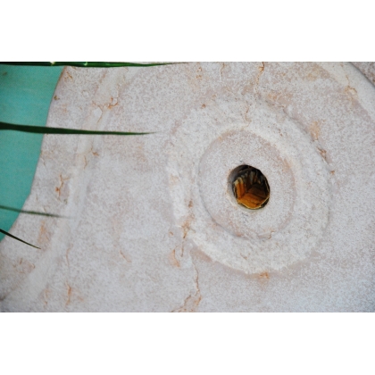  Fontaine murale demi-lune en marbre sur  Moinat SA  - Antiquités décoration