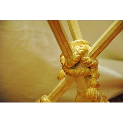  Guéridon "Flèches" en bois doré et sur  Moinat SA  - Antiquités décoration