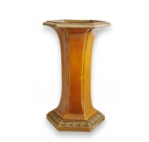 Vase en porcelaine brune et montures en