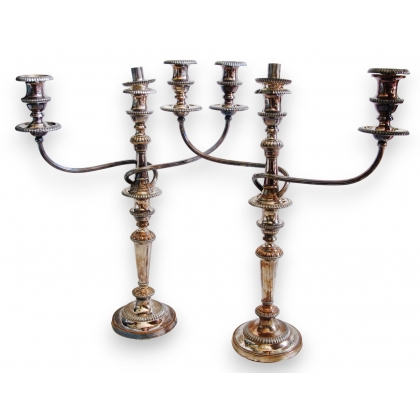  Paire de chandeliers anglais en métal sur  Moinat SA  - Antiquités décoration