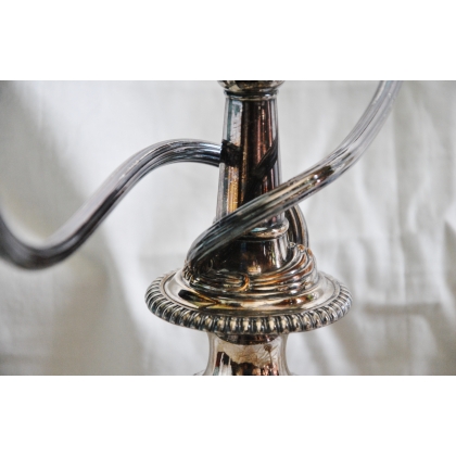  Paire de chandeliers anglais en métal sur  Moinat SA  - Antiquités décoration