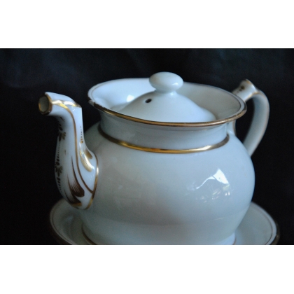 Vieux Paris porcelain teapot, from Moinat SA – Antiques and home décor