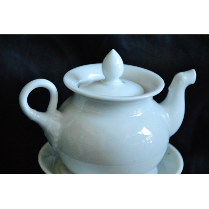 White porcelain teapot at  Moinat SA  - Antiques and home décor