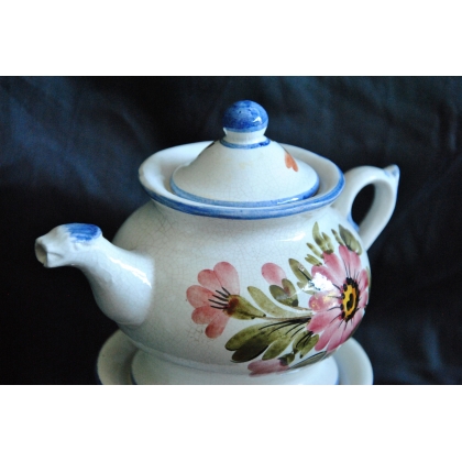 Porcelain teapot with floral decoration, by Moinat SA – Antiques and home décor