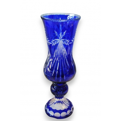  Vase en cristal taillé coloris cobalt sur  Moinat SA  - Antiquités décoration