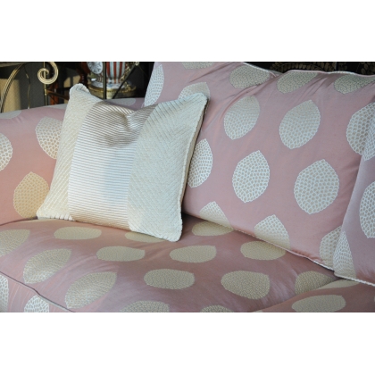 "LONG ISLAND" 2-seater sofa at Moinat SA – Antiques and home décor