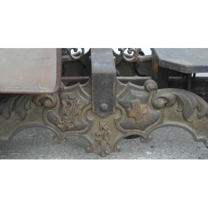 "Geneva" cast-iron two-pan balance at Moinat SA – Antiques and home décor