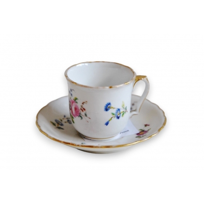 Tasse et sous-tasse en porcelaine