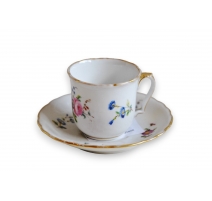 Tasse et sous-tasse en porcelaine