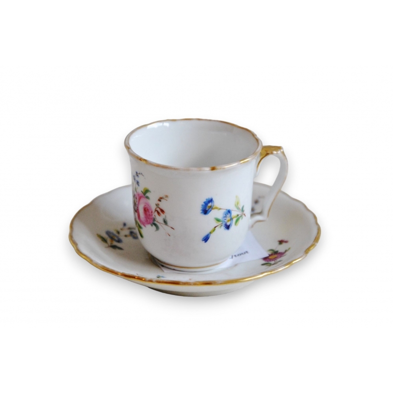 Tasse et sous-tasse en porcelaine