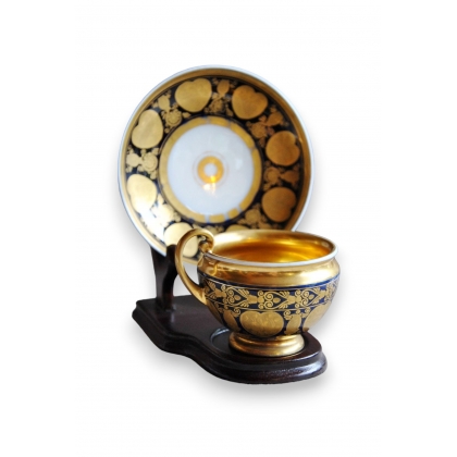 Tasse et sous-tasse en porcelaine décor