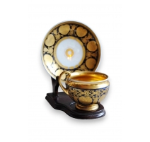 Tasse et sous-tasse en porcelaine décor