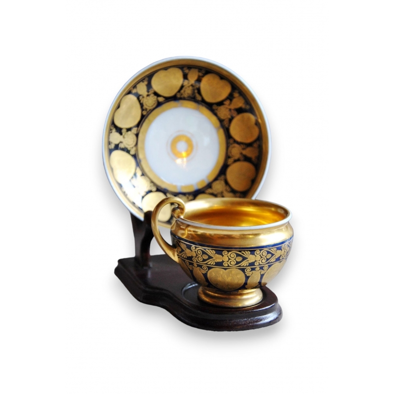 Tasse et sous-tasse en porcelaine décor