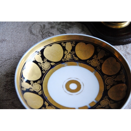 Porcelain cup and saucer, decorated by Moinat SA – Antiques and home décor