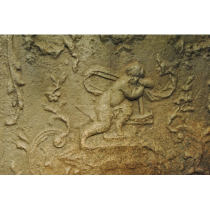  Plaque de cheminée en fonte "Chérubin sur  Moinat SA  - Antiquités décoration