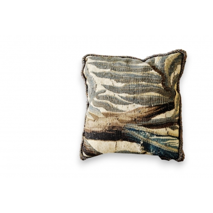 Coussin en tapisserie ancienne \"Verdure\"