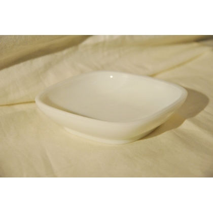  Vide poche carré en opaline blanche sur  Moinat SA  - Antiquités décoration