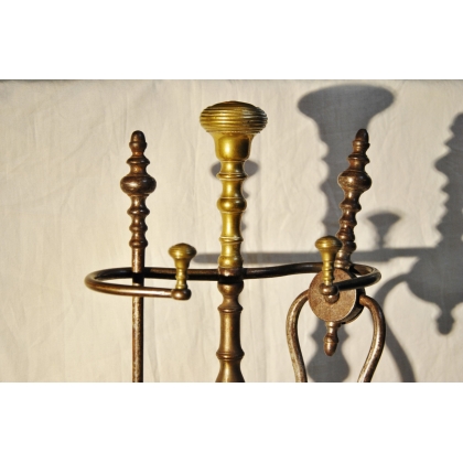  Service doutils de cheminée en laiton sur  Moinat SA  - Antiquités décoration