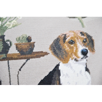 "Beagle" tapestry cushion at Moinat SA – Antiques and home décor