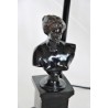  Lampe "Vénus" avec abat-jour carré rouge sur  Moinat SA  - Antiquités décoration