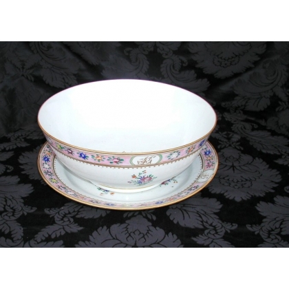 Bowl with stand, ‘Famille rose’. at  Moinat SA  – Antiques and home décor